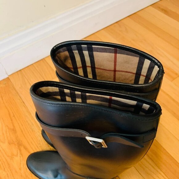 Burberry Tall Black Equestrian Style Rain Boot -- Size 39 US size 9 - Picture 9 of 15